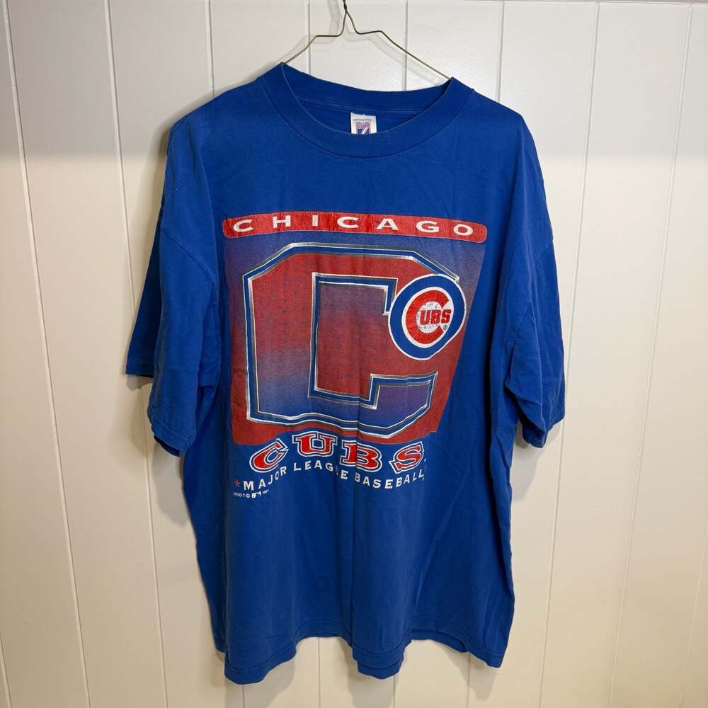 Vintage 1997 Chicago Cubs Logo 7 MLB Baseball Graphic T-Shirt
